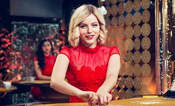 Biểu tượng khóa bảo mật và khiên chắn, thể hiện sự an toàn và bảo mật thông tin người dùng.